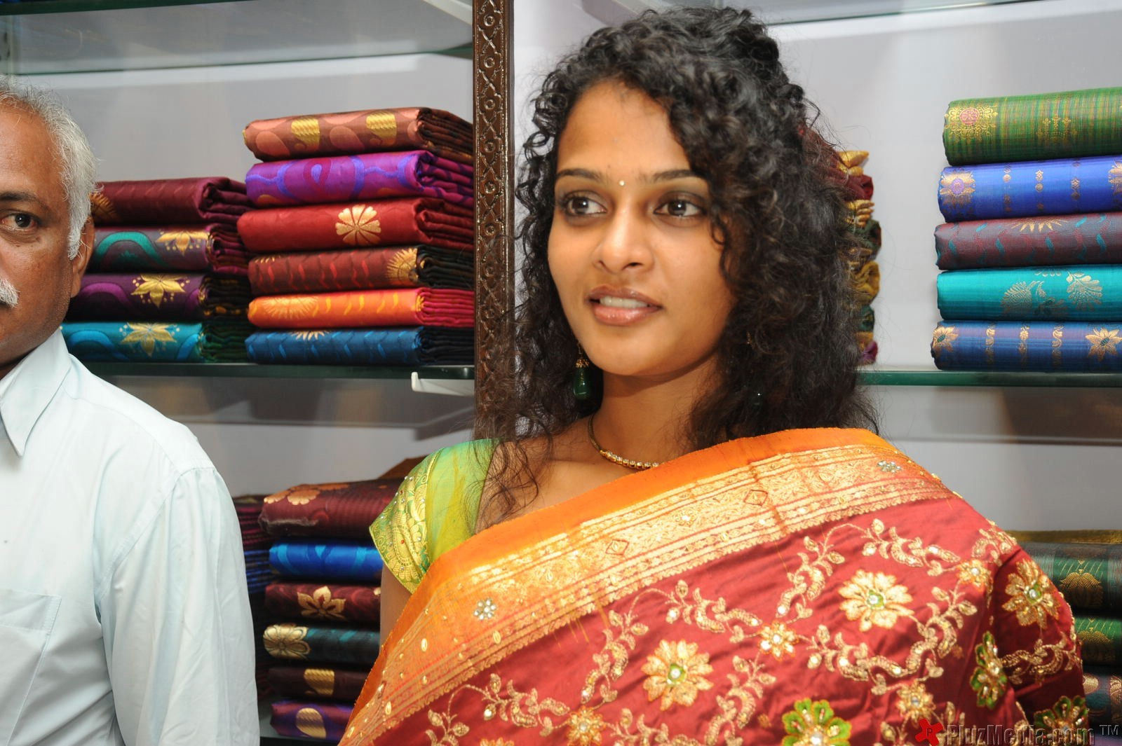 Sonia Deepti inaugurates silk showroom - Pictures | Picture 96937